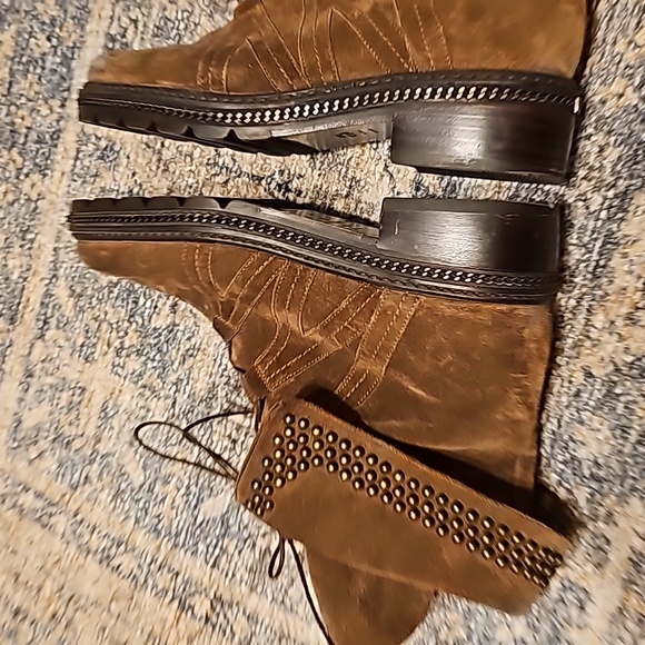 Stuart Weitzman 'Yadastud' Ankle Boot - Picture 11 of 15